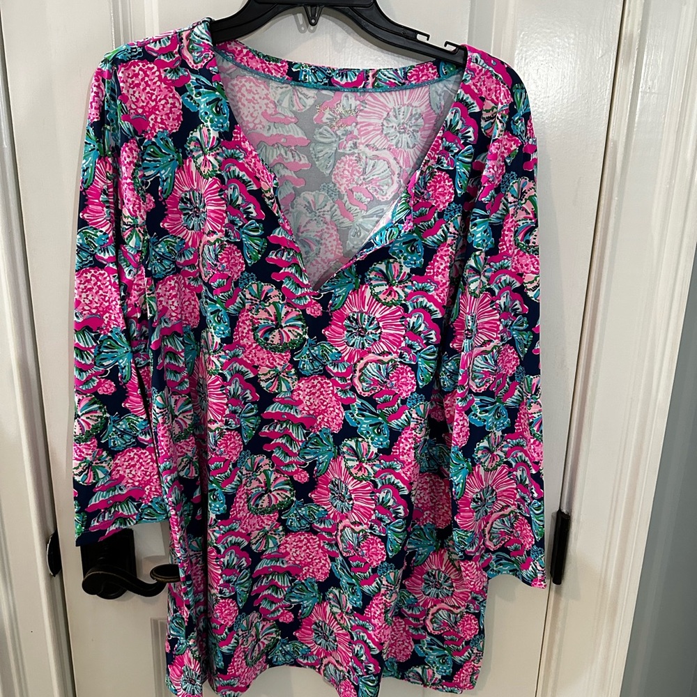 Lilly Pulitzer Size XXL  Shirt Multi color excellent condition smoke free home